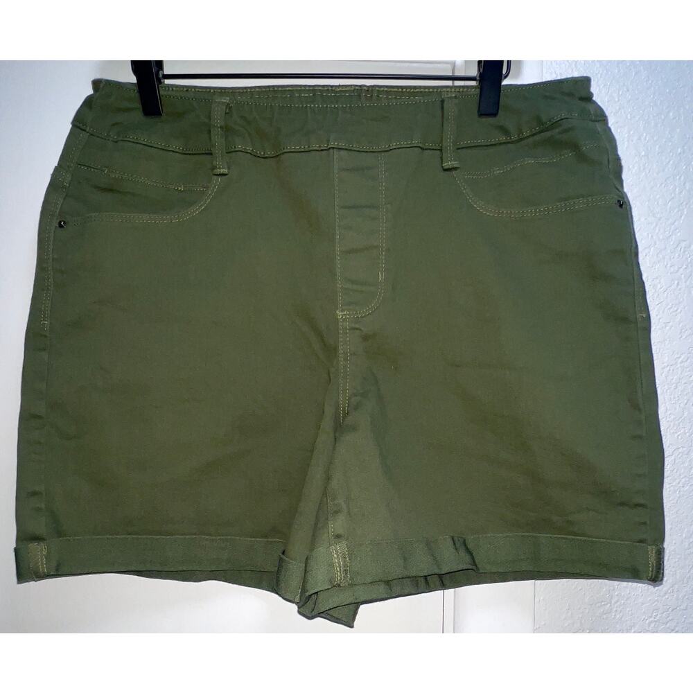 Time & Tru Dark Green Denim Shorts Women’s SIZE LARGE (12-14) Stretch